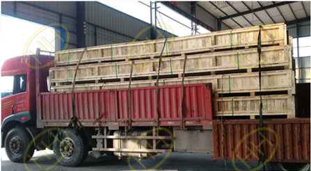 Packing steel pipe with wooden case