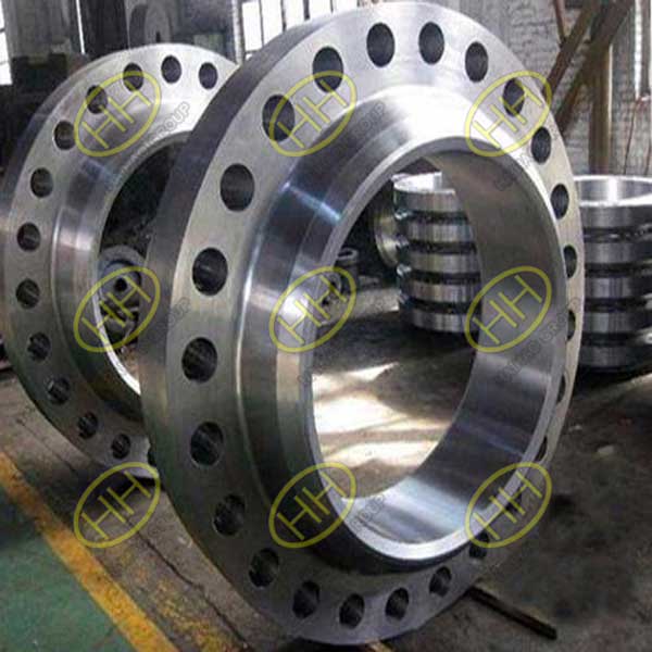 Large size weld neck flanges