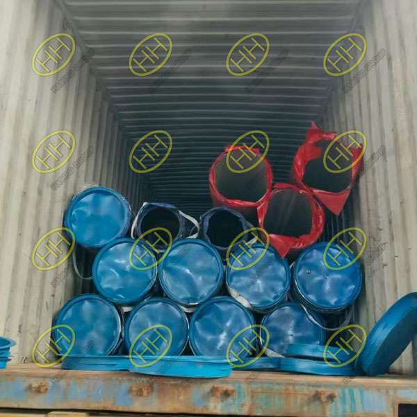 ASME B36.10 A335 P5 seamless pipes loaded into container